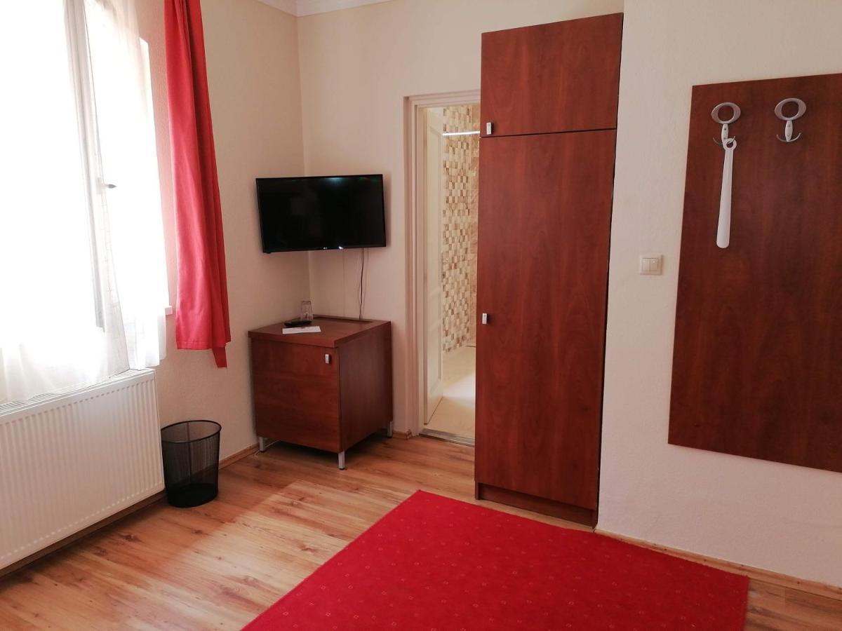Staff House Bed & Breakfast Nyiregyhaza Luaran gambar
